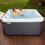 Wellis_Prague_Life_hot_tub_lifestyle2.jpg